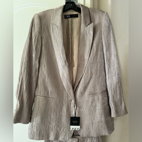Zara metallic blazer & pants- silver, crinkle fabric - Picture 3 of 10